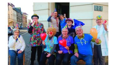 Das Seniorenkabarett der Leutzscher und Lindenauer Nichtmehr-jungen präsentiert das Programm "Frühlingsfest im Seniorenheim".