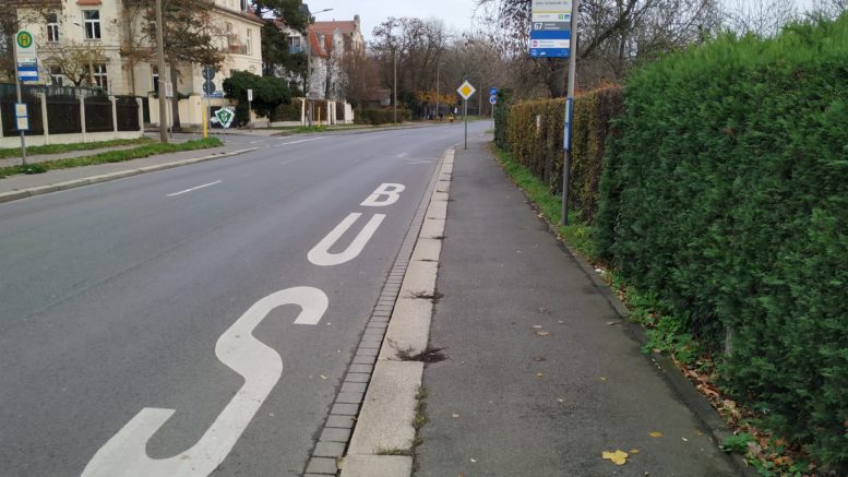 Die Bushaltestelle "Otto-Schmiedt-Straße"