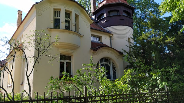 Villa Buchheim, erbaut von Paul Möbius, mit Turm in Leutzsch.