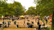 Menschen und Stände auf dem Leutzscher Stadtteilfest.